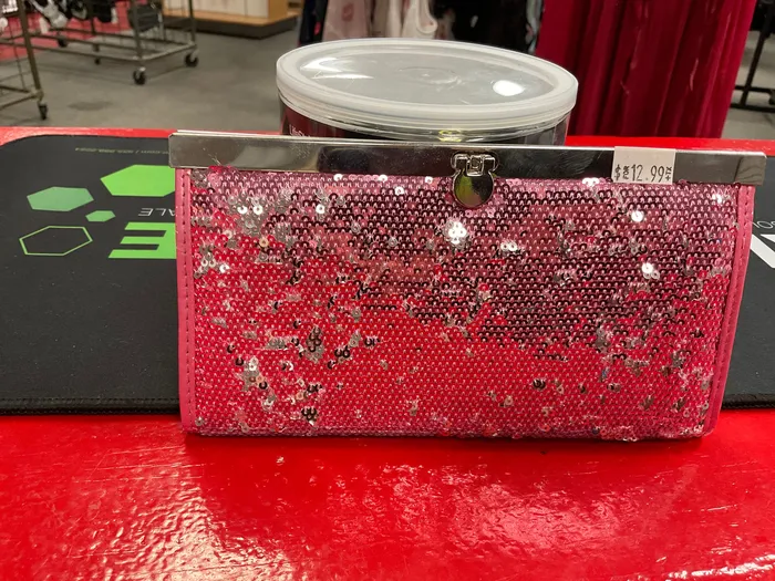 Vibrators Up4Drea Rose sequin clasp wallet